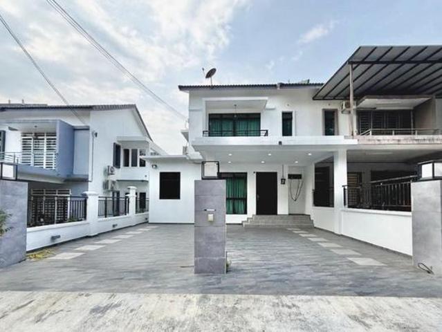 Terraced House for sale in Malaka