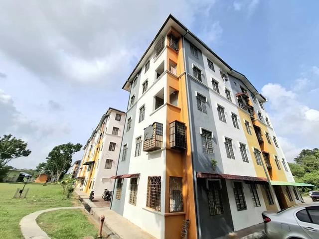 Flat for sale in Tanjong Sepat, Selangor
