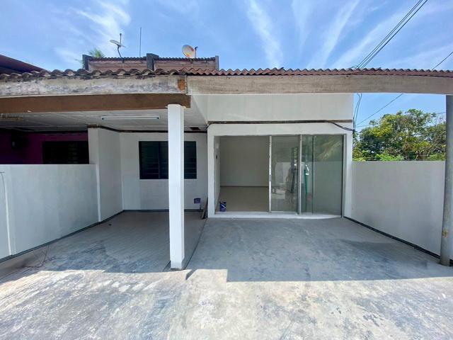 Terraced House for sale in Malaka