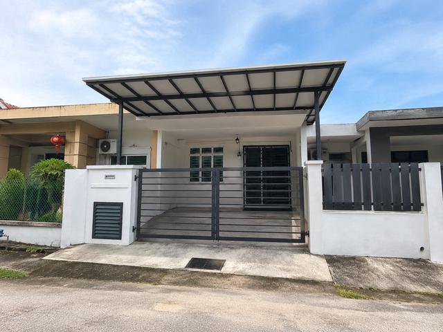 Terraced House for sale in Malaka