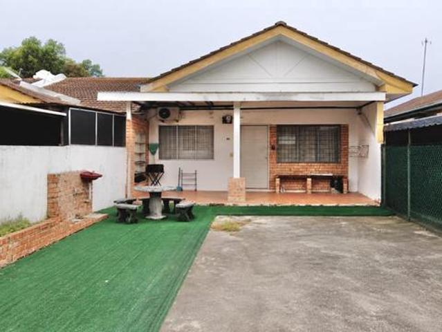 Terraced House for sale in Malaka