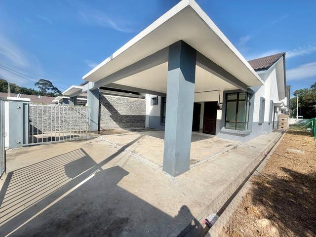 House for sale in Malaka