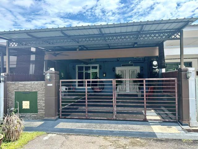 Terraced House for sale in Malaka