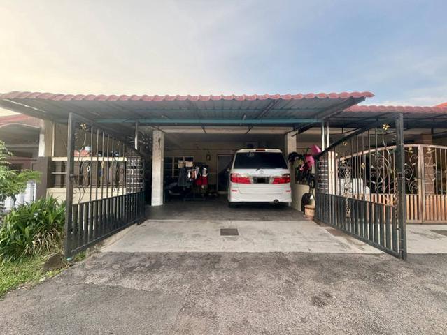 Terraced House for sale in Malaka