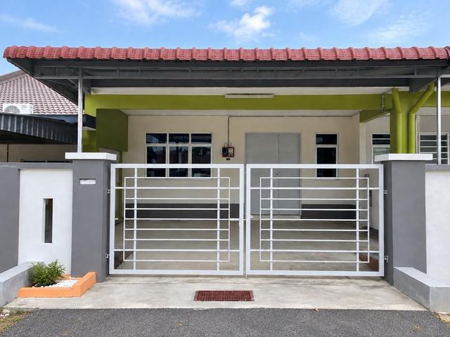 Terraced House for sale in Malaka