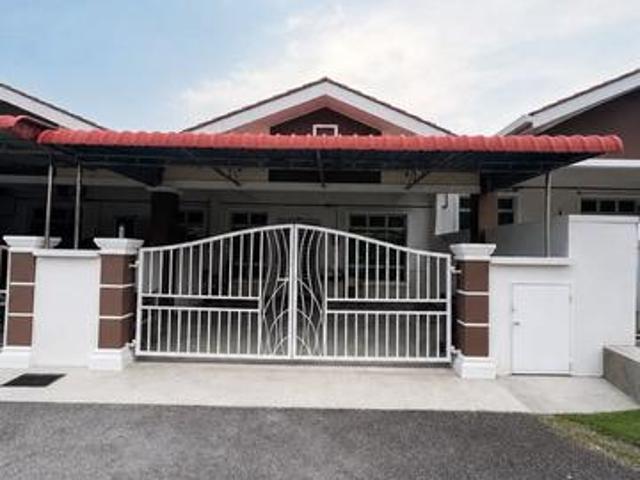 Terraced House for sale in Malaka