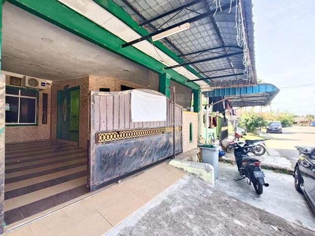 Terraced House for sale in Malaka