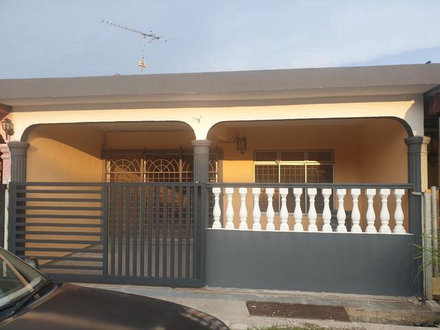 Terraced House for sale in Malaka