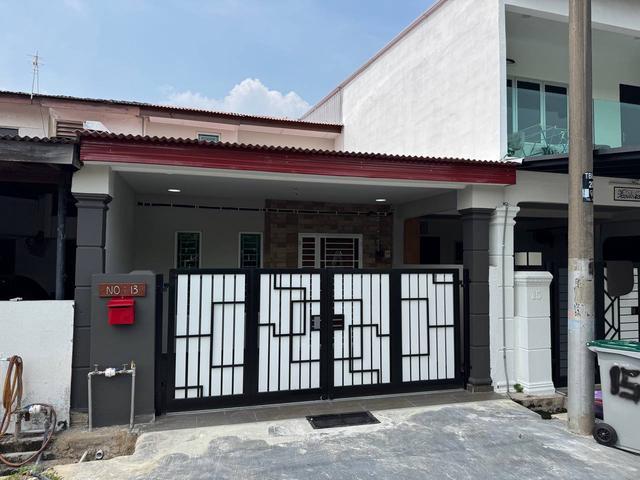 Terraced House for sale in Malaka