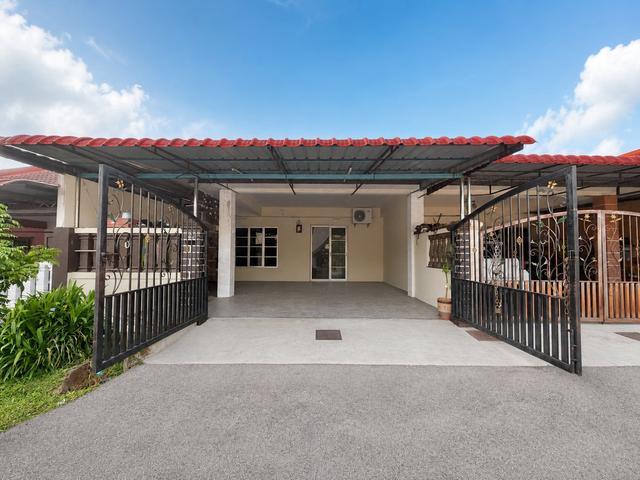 Terraced House for sale in Malaka