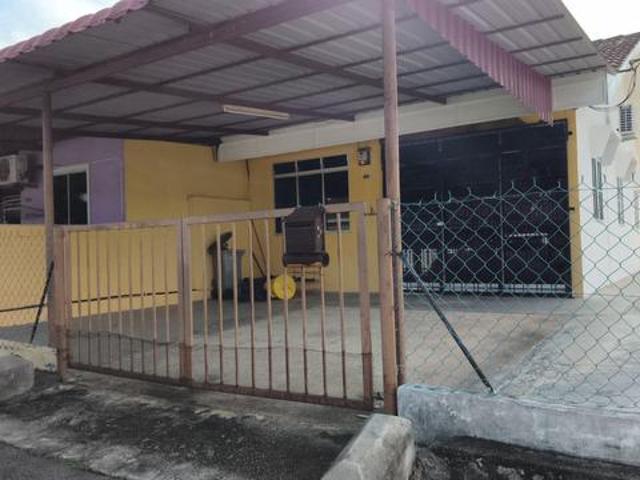Terraced House for sale in Malaka