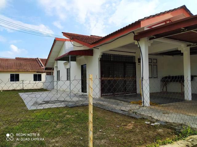 Terraced House for sale in Malaka