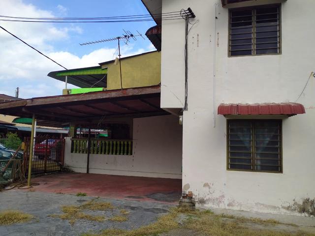 Terraced House for sale in Malaka