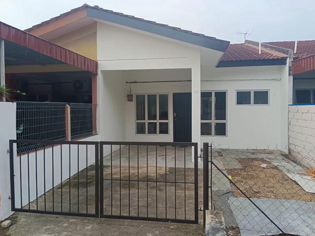Terraced House for sale in Malaka