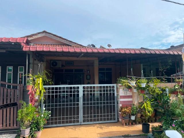 Terraced House for sale in Malaka