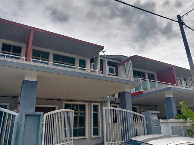 Terraced House for sale in Malaka