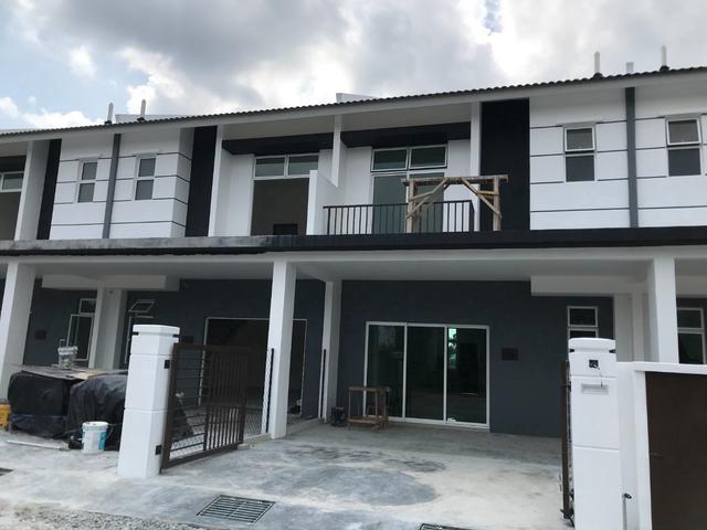 Terraced House for sale in Malaka