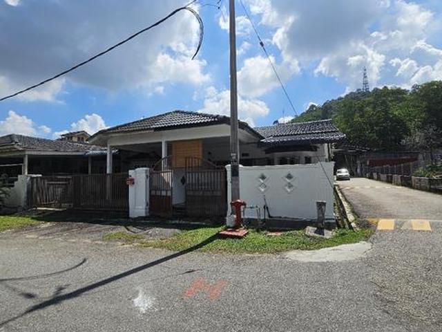 Terraced House for sale in Malaka
