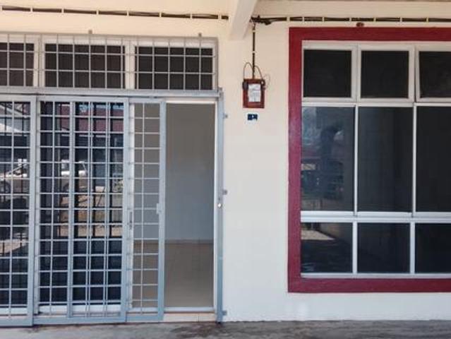 Terraced House for sale in Malaka