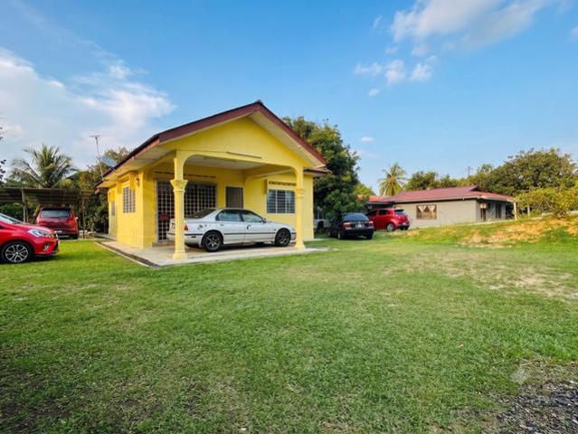 Bungalow for sale in Malaka