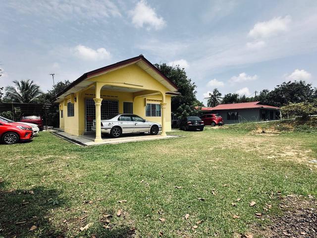 Bungalow for sale in Malaka