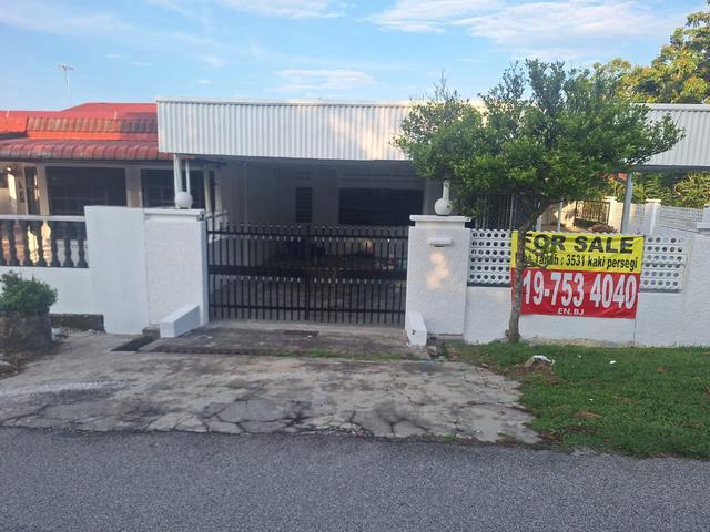 Residential House for sale in Batu Pahat, Johor