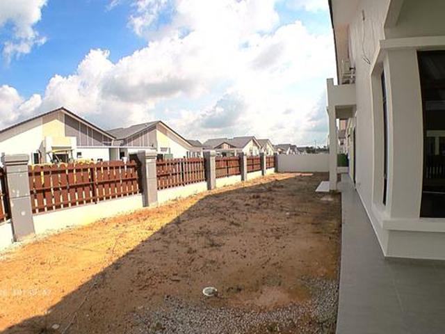 House for sale in Malaka