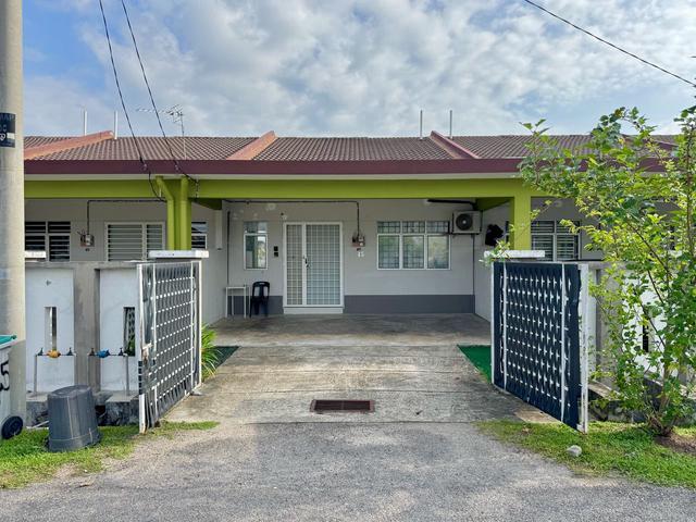 Terraced House for sale in Malaka