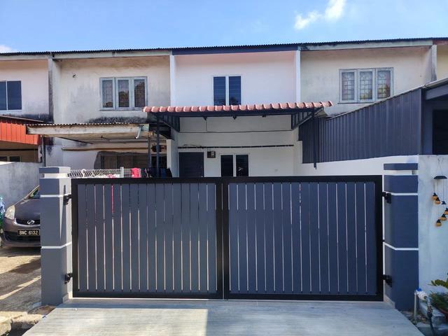 Terraced House for sale in Malaka