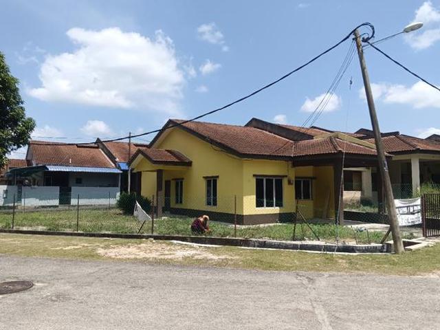 Terraced House for sale in Malaka