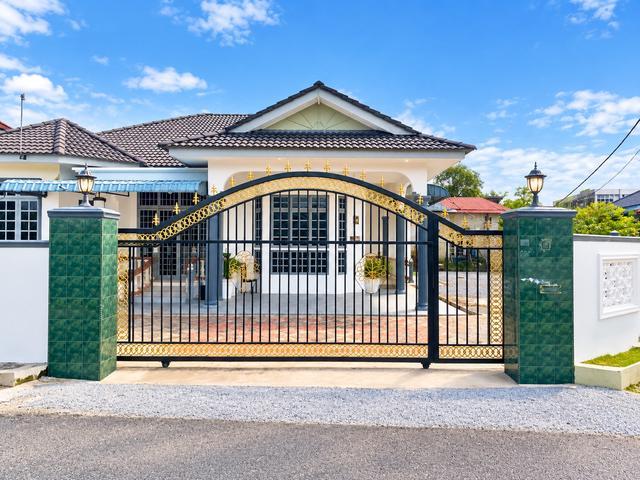 Bungalow for sale in Tanah Merah