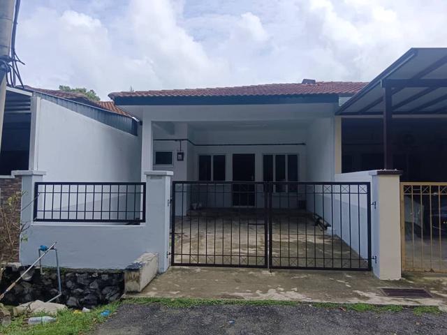 Terraced House for sale in Malaka