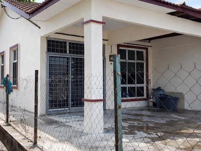 Terraced House for sale in Malaka