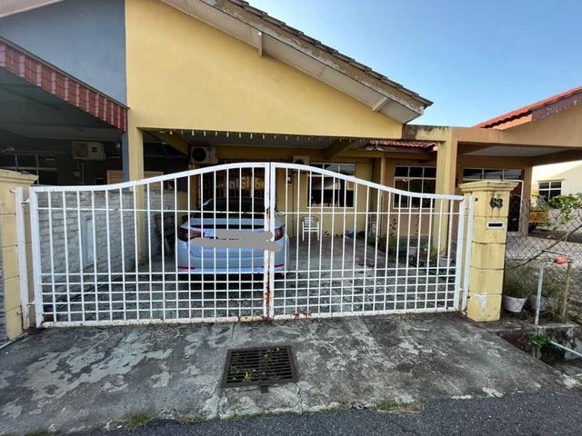 Terraced House for sale in Malaka
