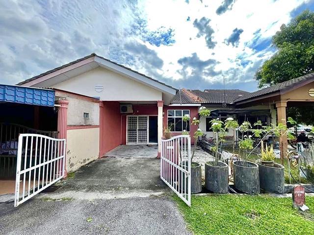 Terraced House for sale in Malaka