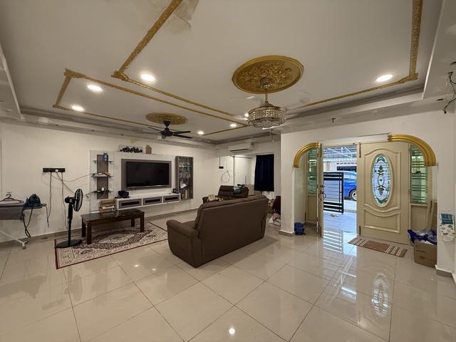 Terraced House for sale in Malaka