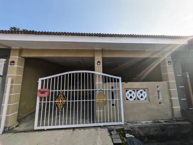 Terraced House for sale in Rembia, Malaka
