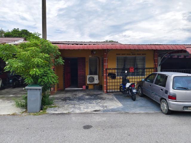 Terraced House for sale in Malaka