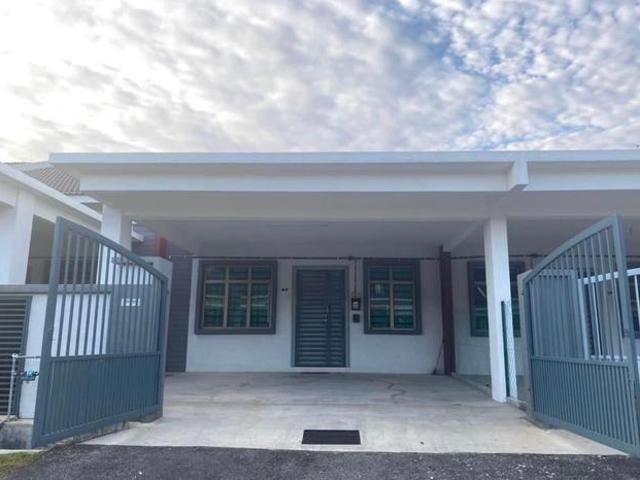 Terraced House for sale in Malaka