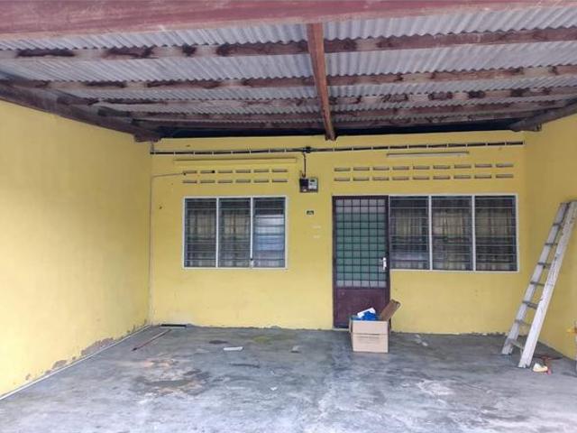 Terraced House for sale in Malaka