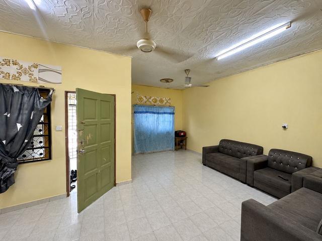 Terraced House for sale in Malaka