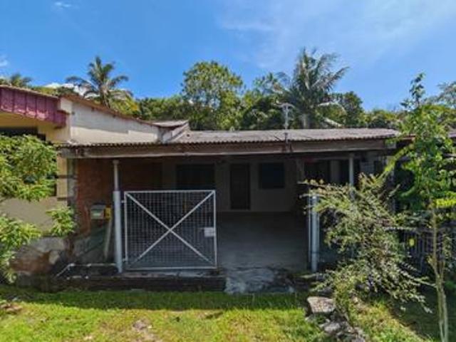 Terraced House for sale in Malaka