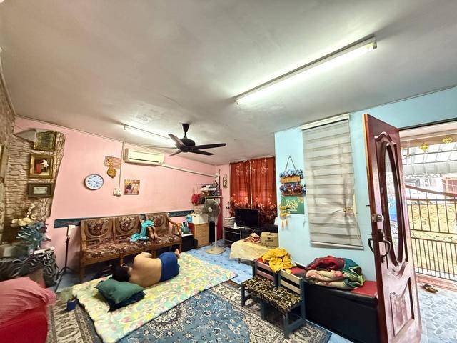 Terraced House for sale in Malaka