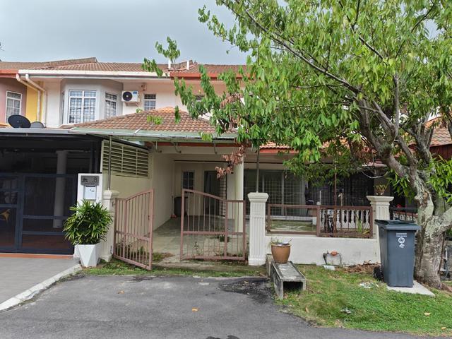 Terraced House for sale in Malaka