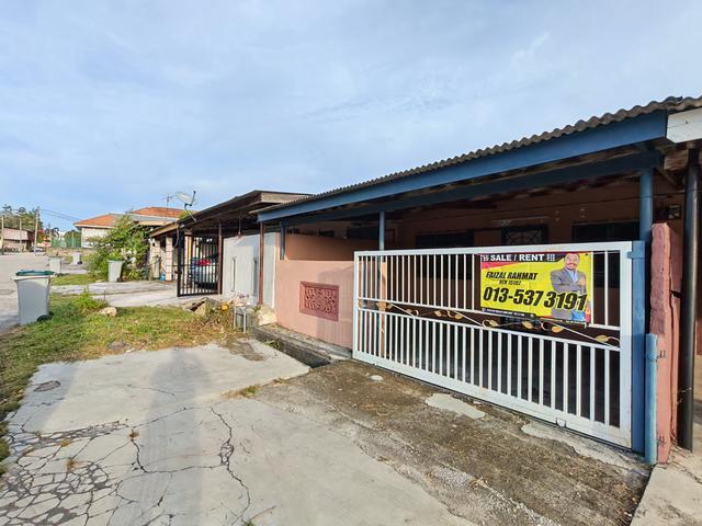 Terraced House for sale in Malaka