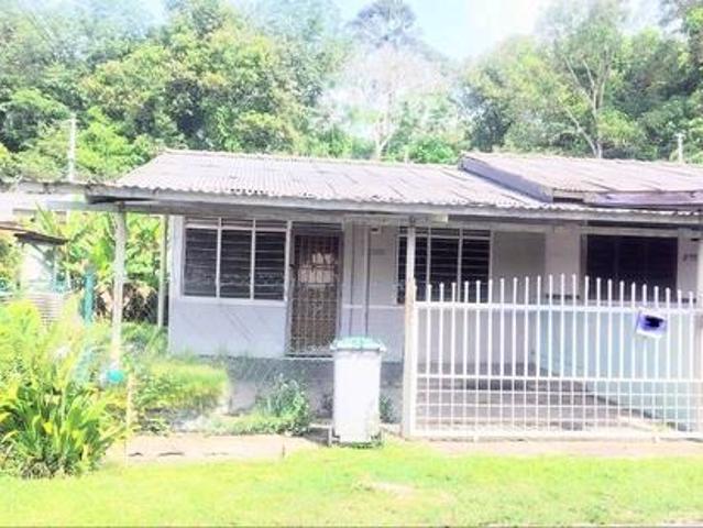 Terraced House for sale in Malaka