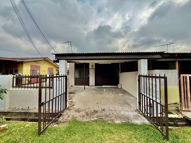 Terraced House for sale in Malaka