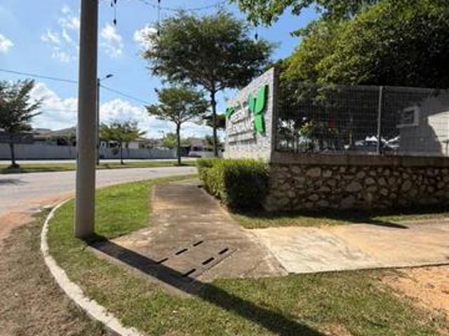 Terraced House for sale in Malaka