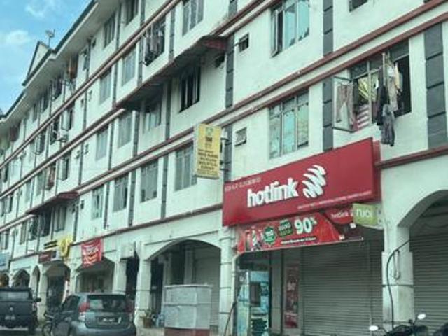 Flat for sale in Malaka