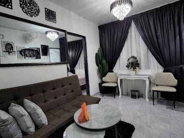 Flat for sale in Malaka